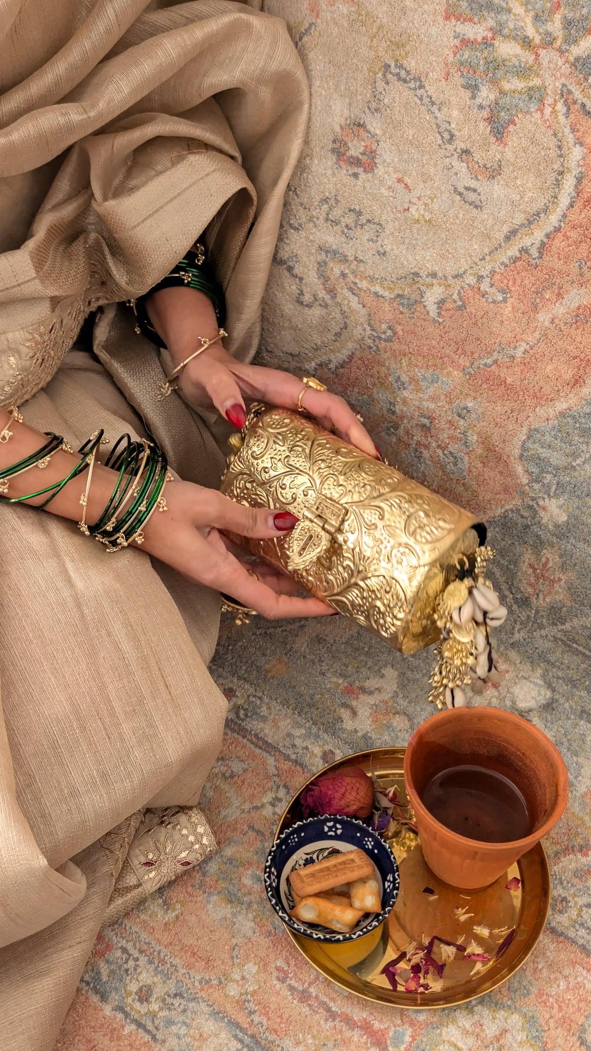 Meera oj-007-gold - Outbox House